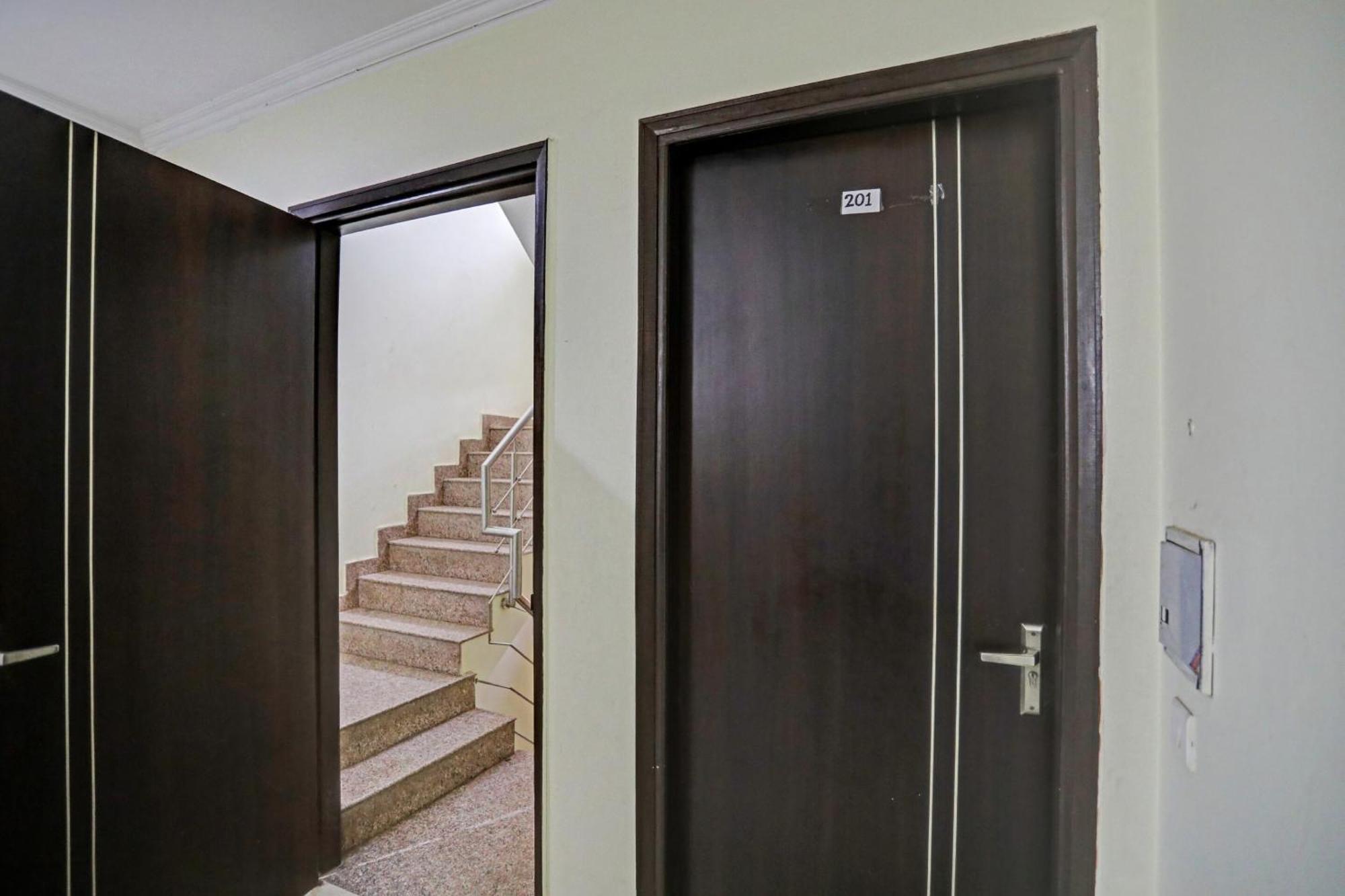 Hotel O Mahadev Guest House Gurgaon Exterior foto